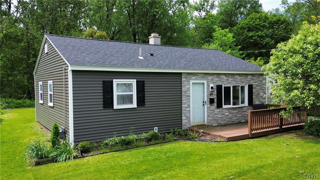 69 Oakdale Avenue South, New Hartford, NY 13413