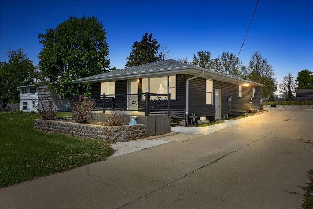 2630 Union Drive SW, Cedar Rapids, IA 52404