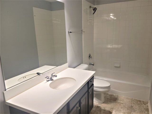 2573 Carlisle Lane, Hampshire, IL 60140