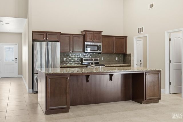 7209 Rochester Court, Bakersfield, CA 93311