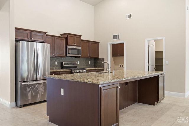 7209 Rochester Court, Bakersfield, CA 93311