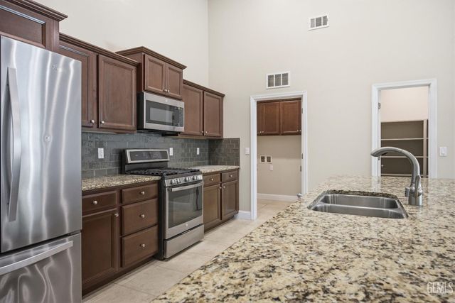 7209 Rochester Court, Bakersfield, CA 93311