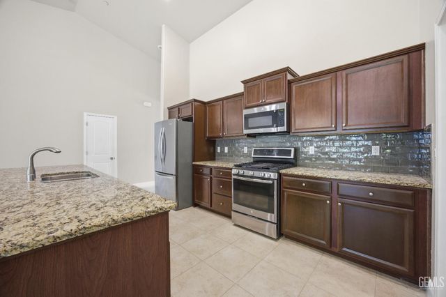 7209 Rochester Court, Bakersfield, CA 93311