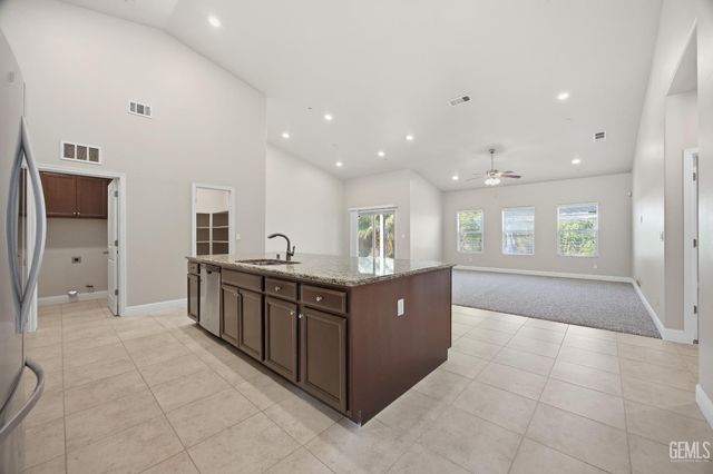 7209 Rochester Court, Bakersfield, CA 93311