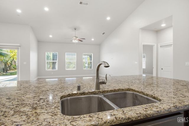 7209 Rochester Court, Bakersfield, CA 93311