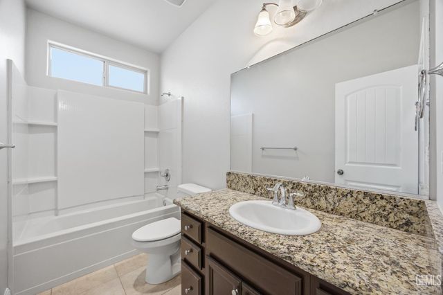 7209 Rochester Court, Bakersfield, CA 93311