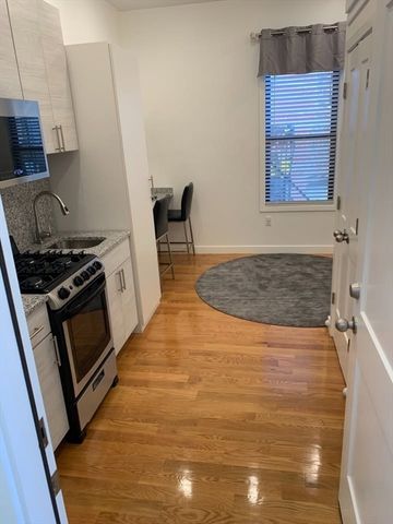 9 Sixth St 8, Chelsea, MA 02150