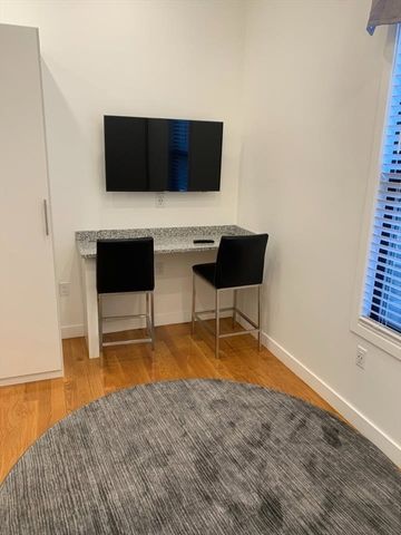 9 Sixth St 8, Chelsea, MA 02150