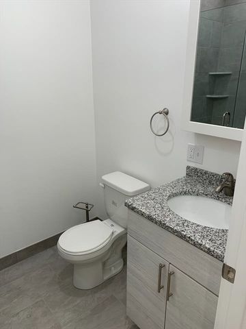 9 Sixth St 8, Chelsea, MA 02150