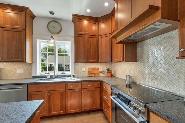 46 King Street, Wolfeboro, NH 03894