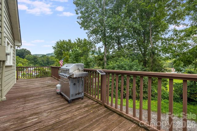 2117 Old Clyde Road, Clyde, NC 28721