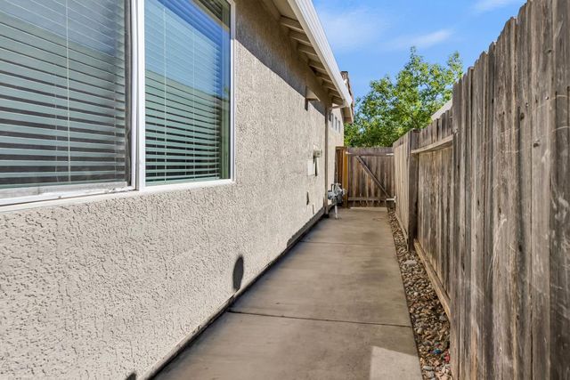 1839 Dawnelle Way, Sacramento, CA 95835
