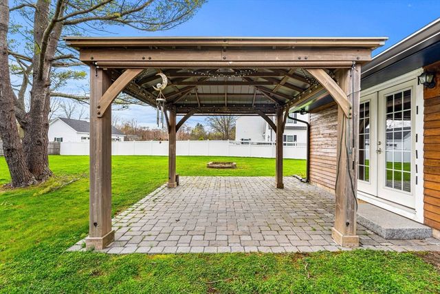 17 Amherst St, Danvers, MA 01923