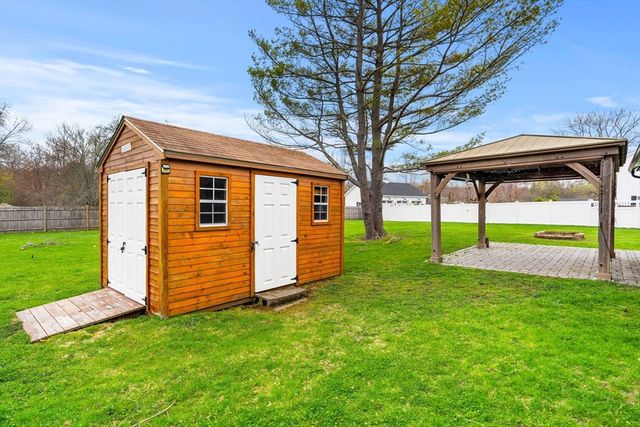 17 Amherst St, Danvers, MA 01923