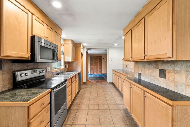 17 Amherst St, Danvers, MA 01923