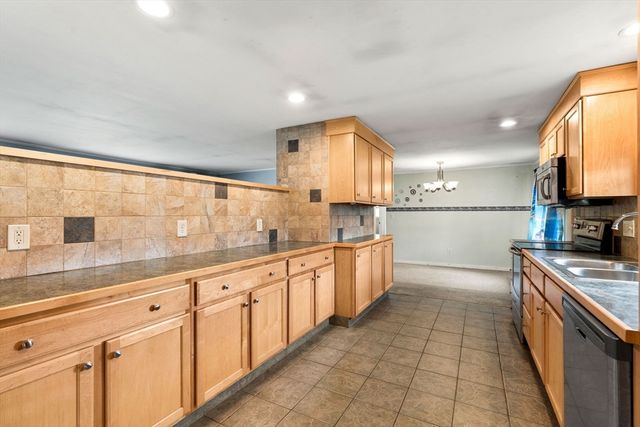 17 Amherst St, Danvers, MA 01923