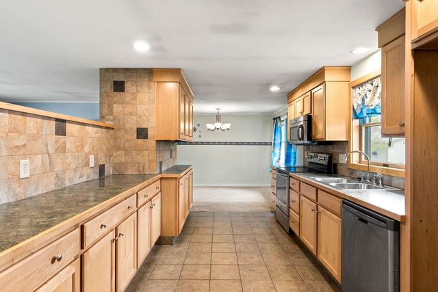 17 Amherst St, Danvers, MA 01923