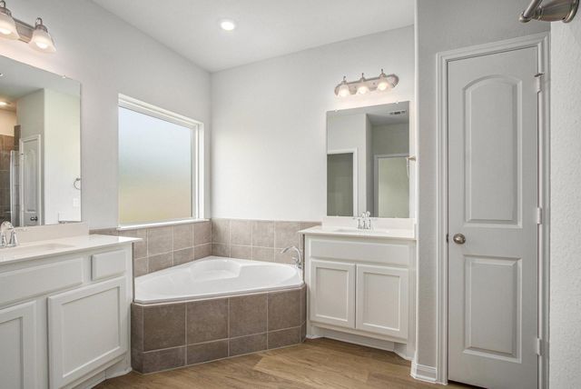 6 Cattle Dr, Bay City, TX 77414