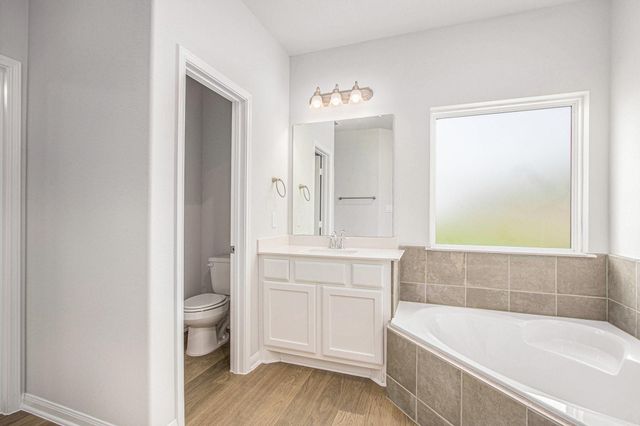 6 Cattle Dr, Bay City, TX 77414