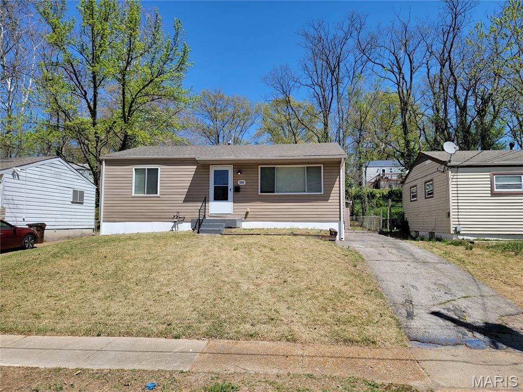929 Clearfield Drive, Ferguson, MO 63135