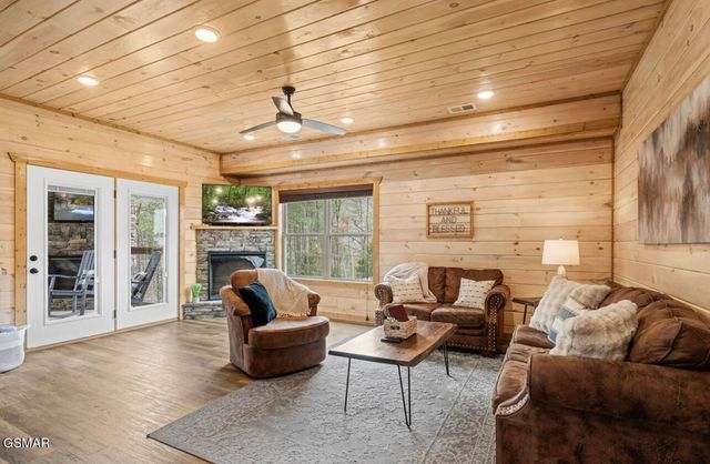 844 Osprey Way, Pigeon Forge, TN 37863