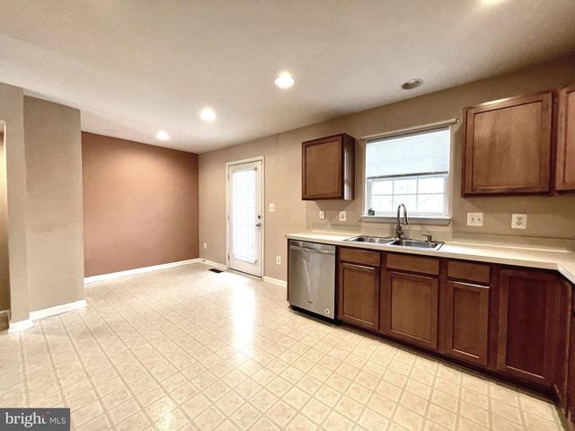 1313 PENDLETON LN, Strasburg, VA 22657