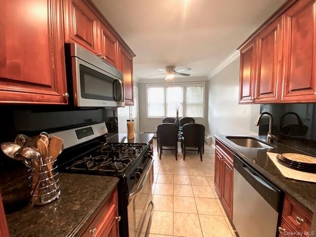 69 Prospect Avenue 11P, Hewlett, NY 11557