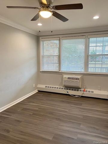 69 Prospect Avenue 11P, Hewlett, NY 11557