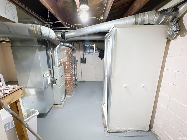 2212 39TH Street, Rock Island, IL 61201