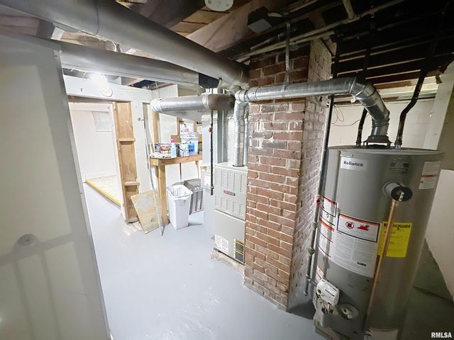 2212 39TH Street, Rock Island, IL 61201