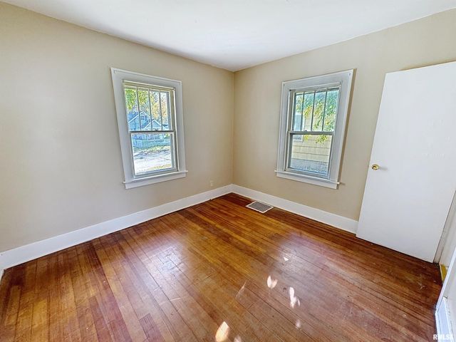 2212 39TH Street, Rock Island, IL 61201