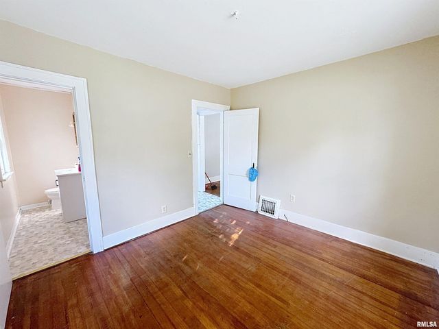 2212 39TH Street, Rock Island, IL 61201