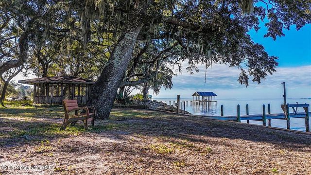 449 S Garcon Point Road, Milton, FL 32583