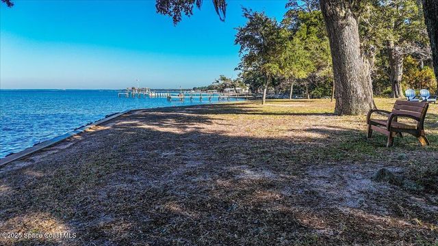 449 S Garcon Point Road, Milton, FL 32583