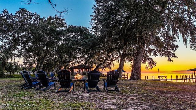 449 S Garcon Point Road, Milton, FL 32583