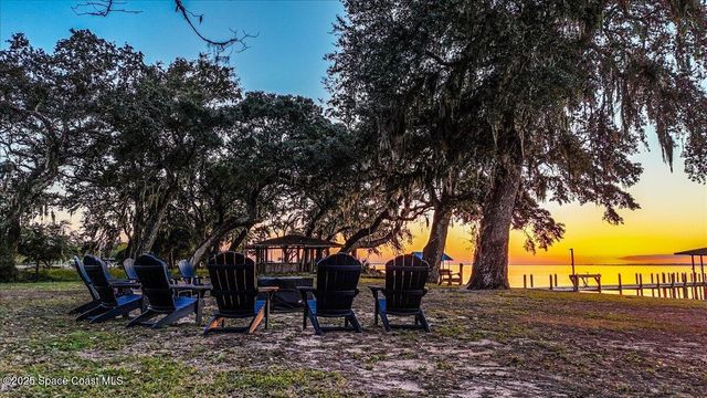 449 S Garcon Point Road, Milton, FL 32583