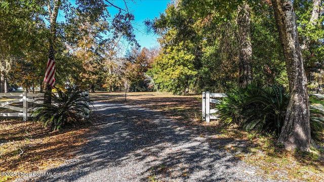 449 S Garcon Point Road, Milton, FL 32583