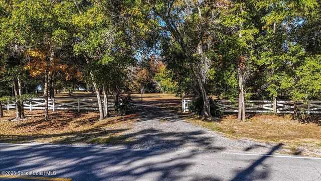 449 S Garcon Point Road, Milton, FL 32583