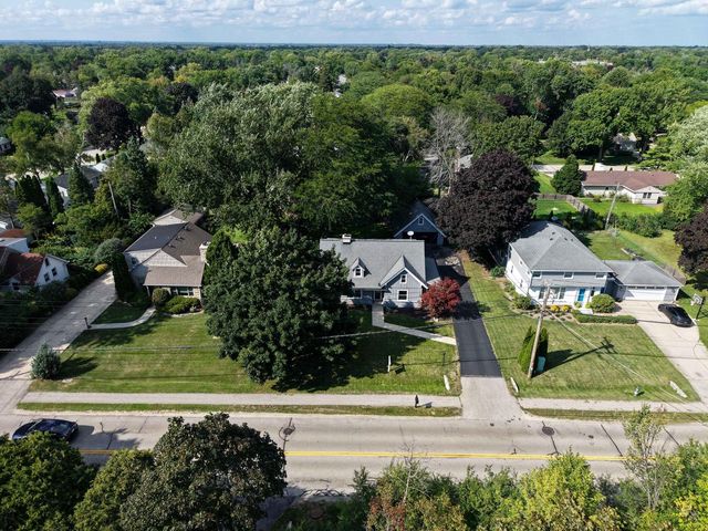 140 E Green Tree ROAD, Fox Point, WI 53217