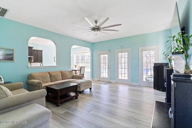 114 Camelot Drive, Holly Ridge, NC 28445