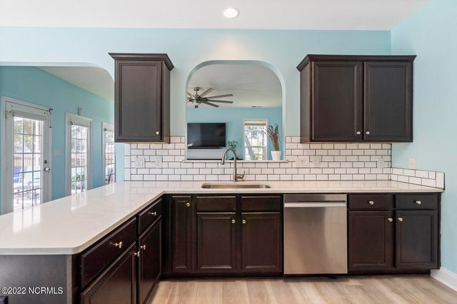 114 Camelot Drive, Holly Ridge, NC 28445