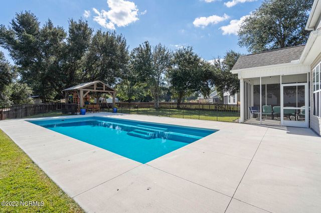 114 Camelot Drive, Holly Ridge, NC 28445