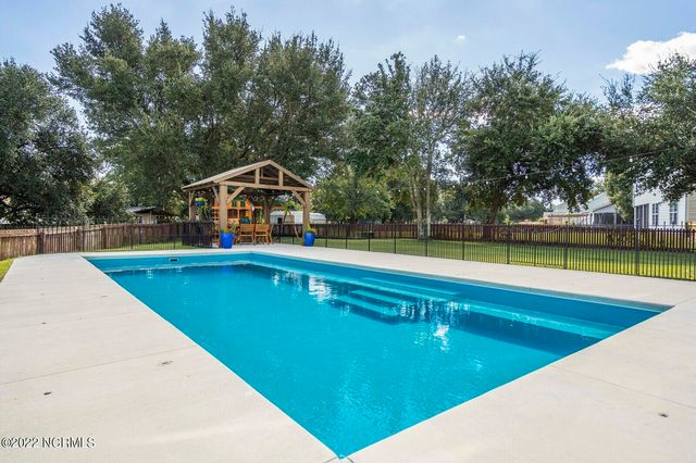 114 Camelot Drive, Holly Ridge, NC 28445