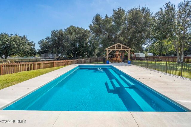 114 Camelot Drive, Holly Ridge, NC 28445