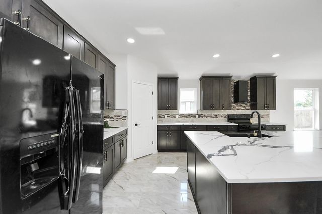 51 Road 5214, Cleveland, TX 77327