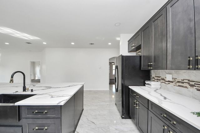 51 Road 5214, Cleveland, TX 77327