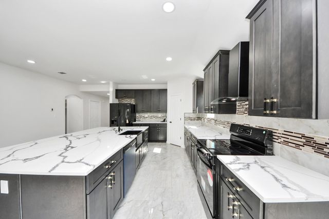 51 Road 5214, Cleveland, TX 77327