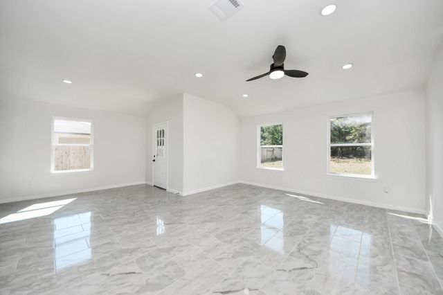 51 Road 5214, Cleveland, TX 77327