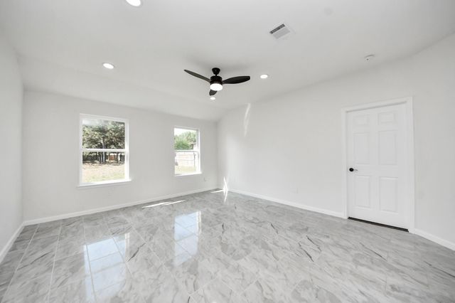 51 Road 5214, Cleveland, TX 77327