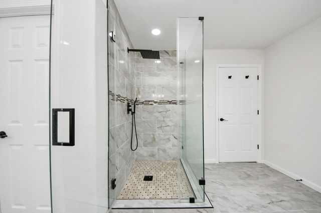 51 Road 5214, Cleveland, TX 77327